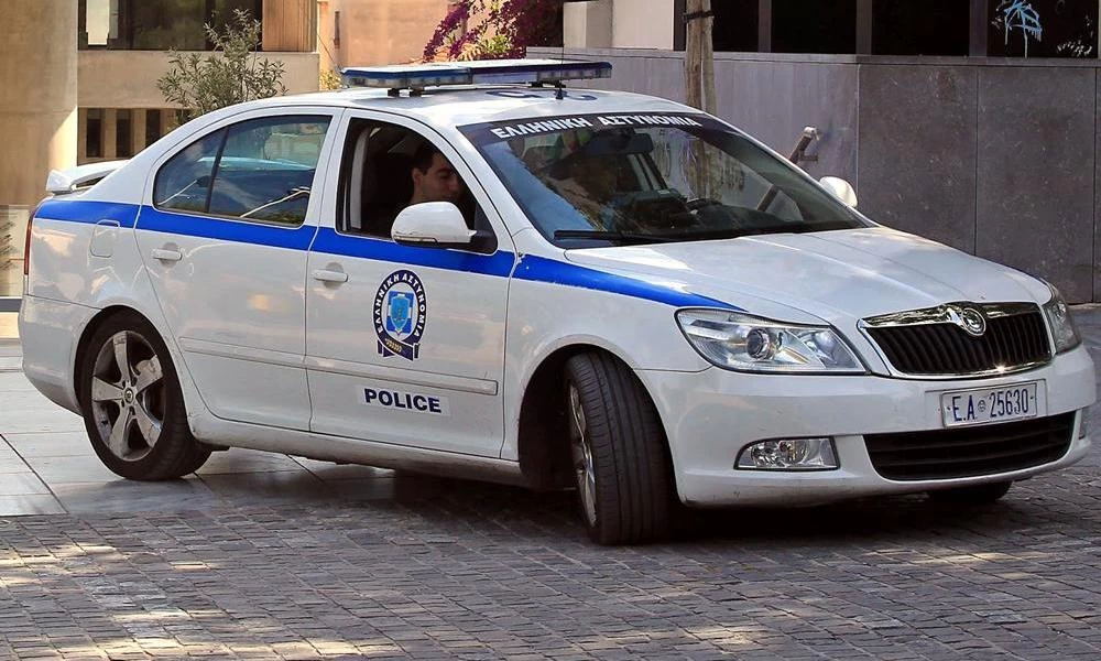 Τραυματίστηκε αστυνομικός από έκρηξη μέσα στο περιπολικό του